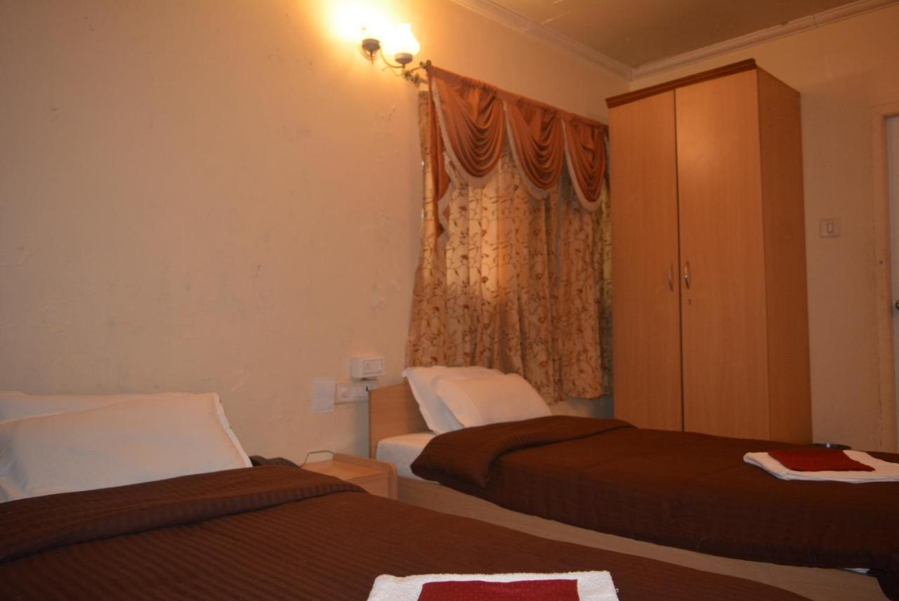 Hotel Poonam Экстерьер фото